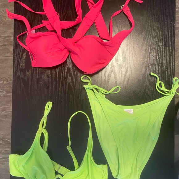 Bikinis - Picture 2 of 2